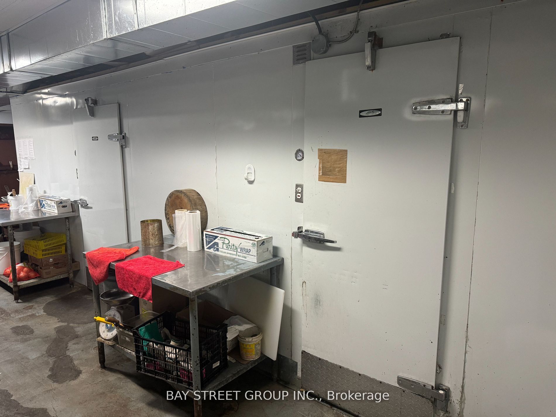 #main - 327 Spadina Avenue Property Photo 11