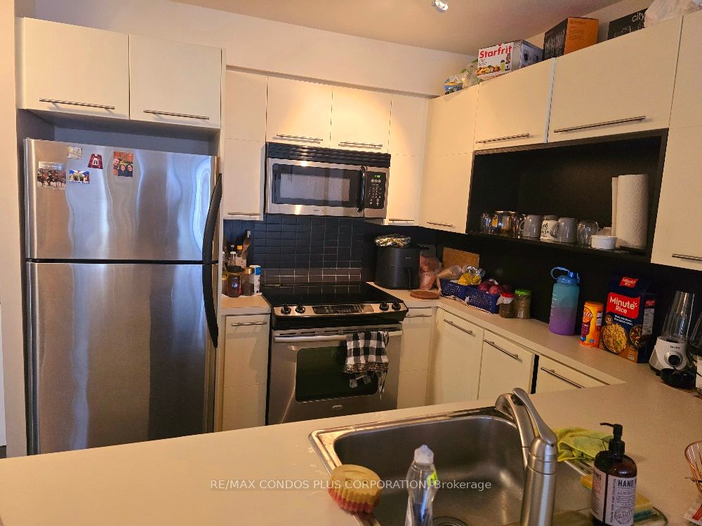 #705 - 25 Carlton Street Property Photo 2