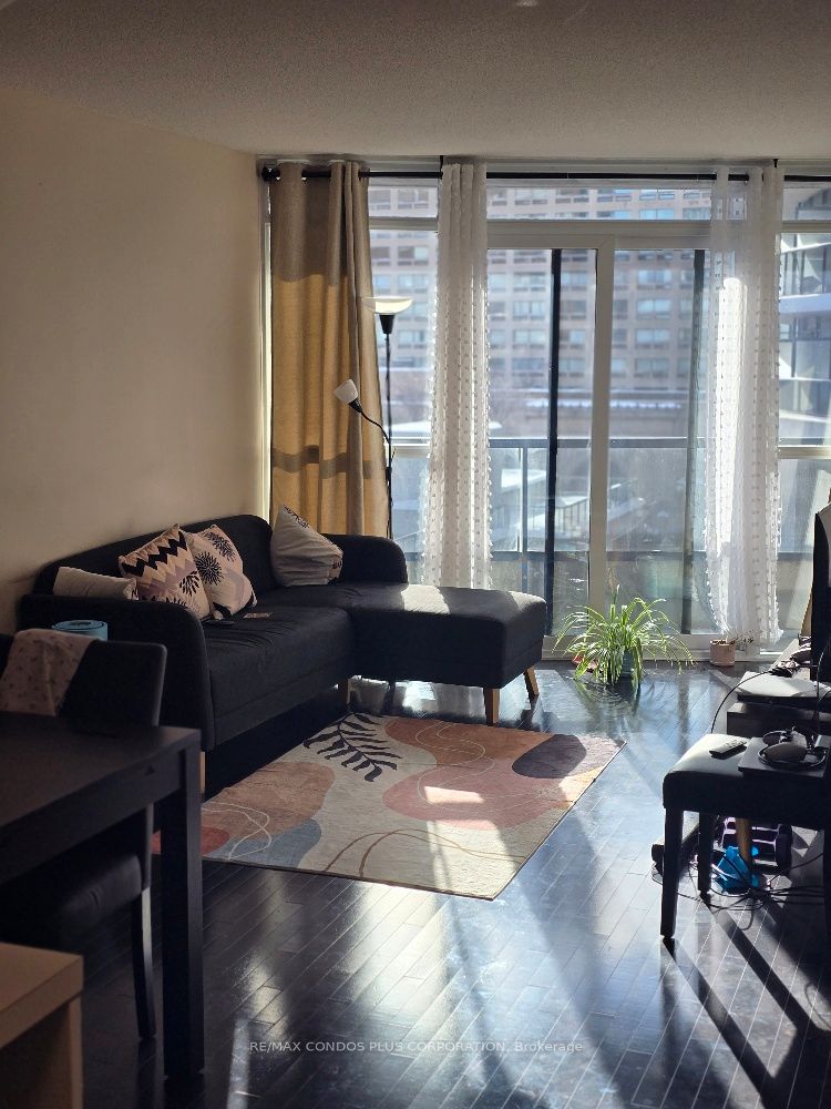 #705 - 25 Carlton Street Property Photo 3