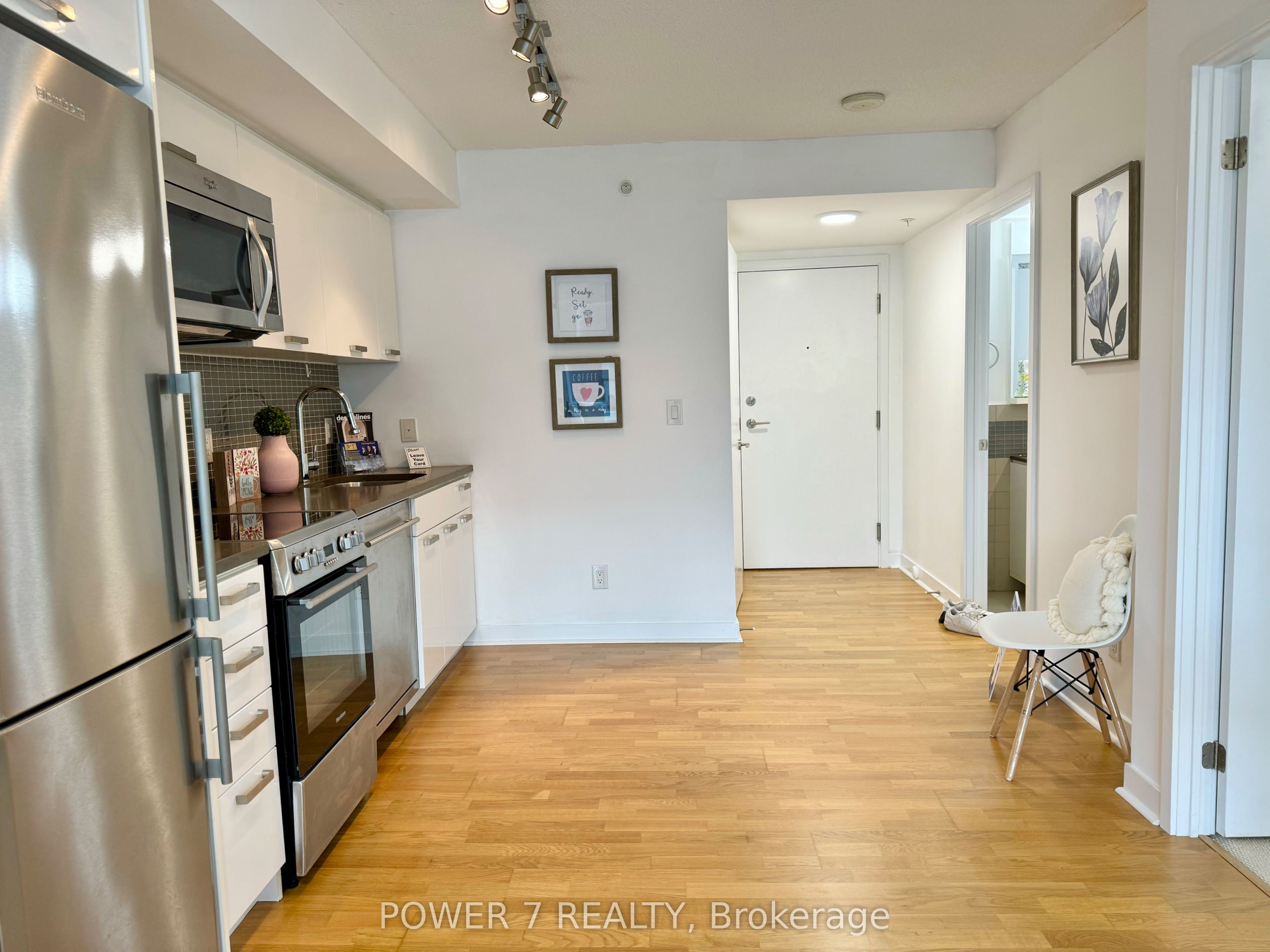 #503 - 295 Adelaide Street Property Photo 4