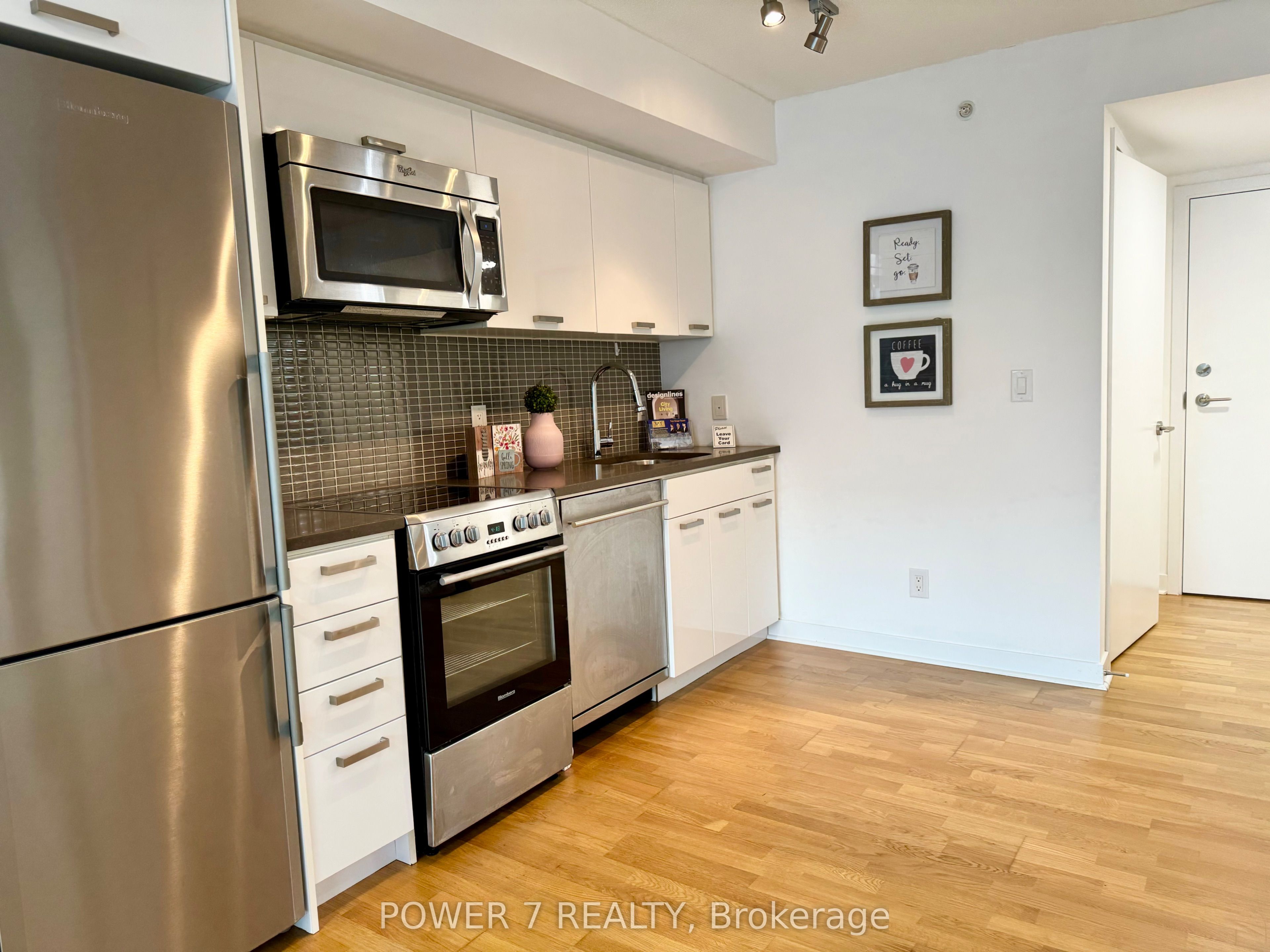 #503 - 295 Adelaide Street Property Photo 5