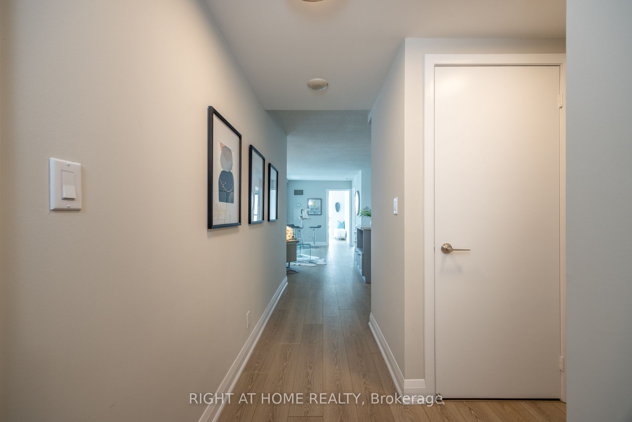 #2005 - 600 Fleet Street Property Photo 2