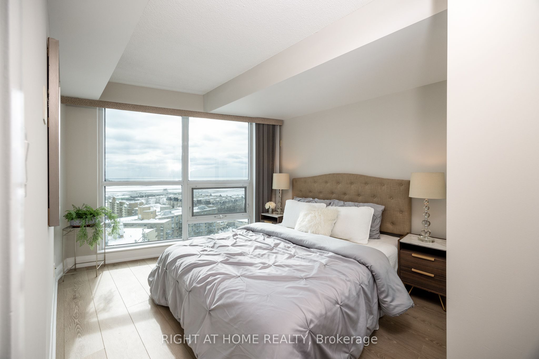 #2005 - 600 Fleet Street Property Photo 15