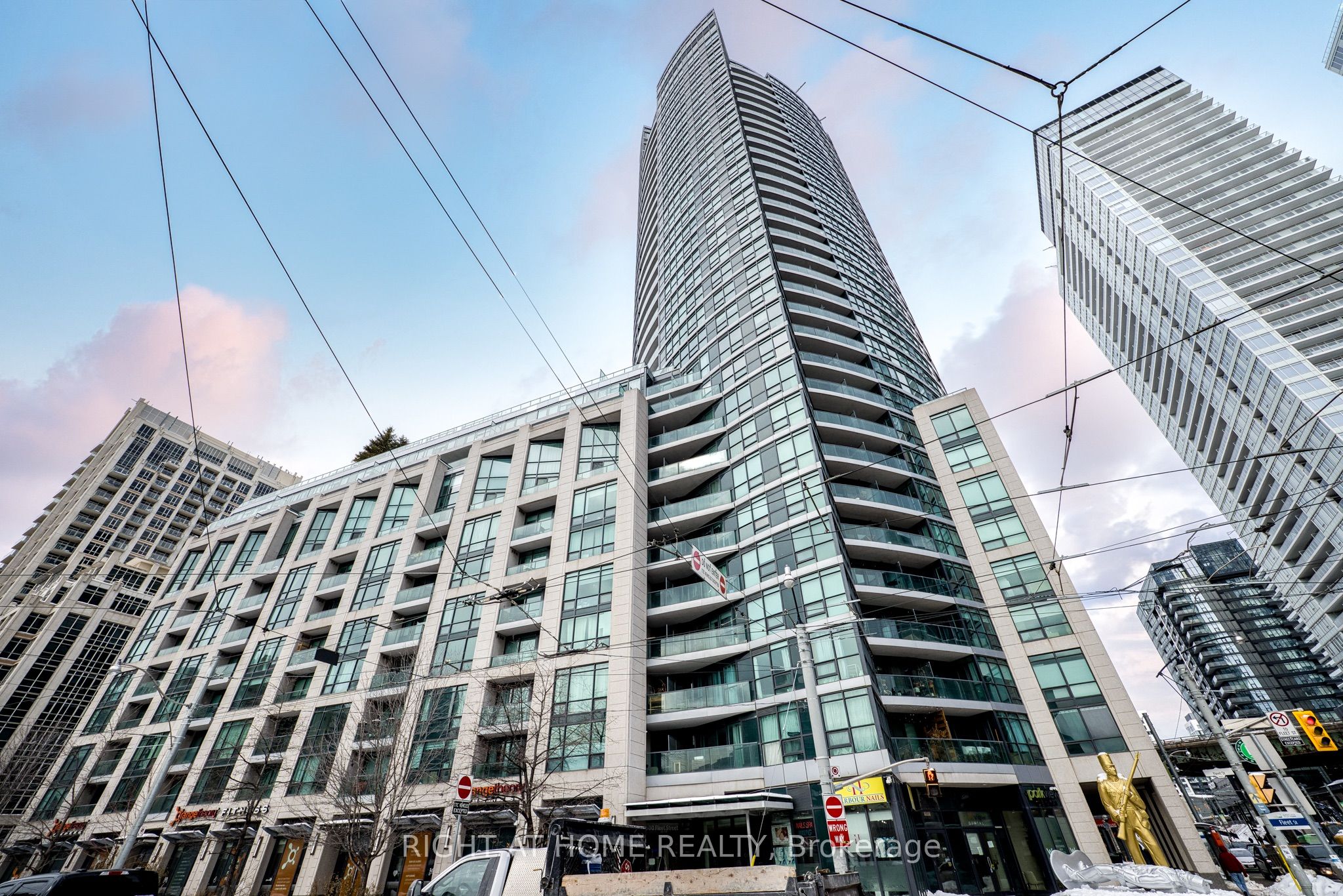 #2005 - 600 Fleet Street Property Photo 31