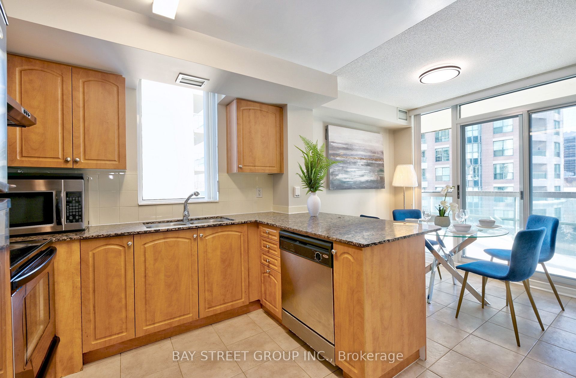 #616 - 503 Beecroft Road Property Photo 7