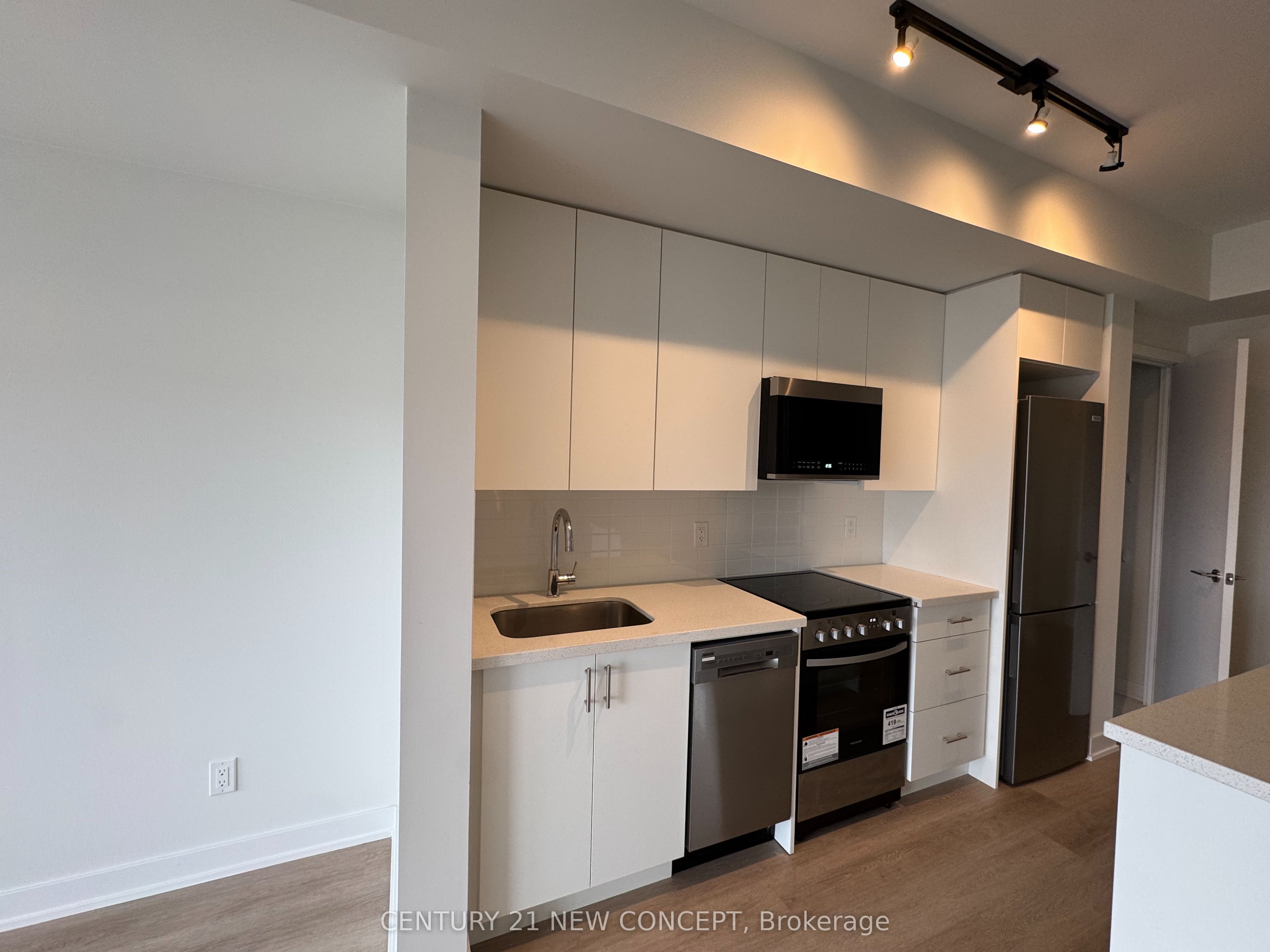 #707 - 15 Ellerslie Avenue Property Photo 6