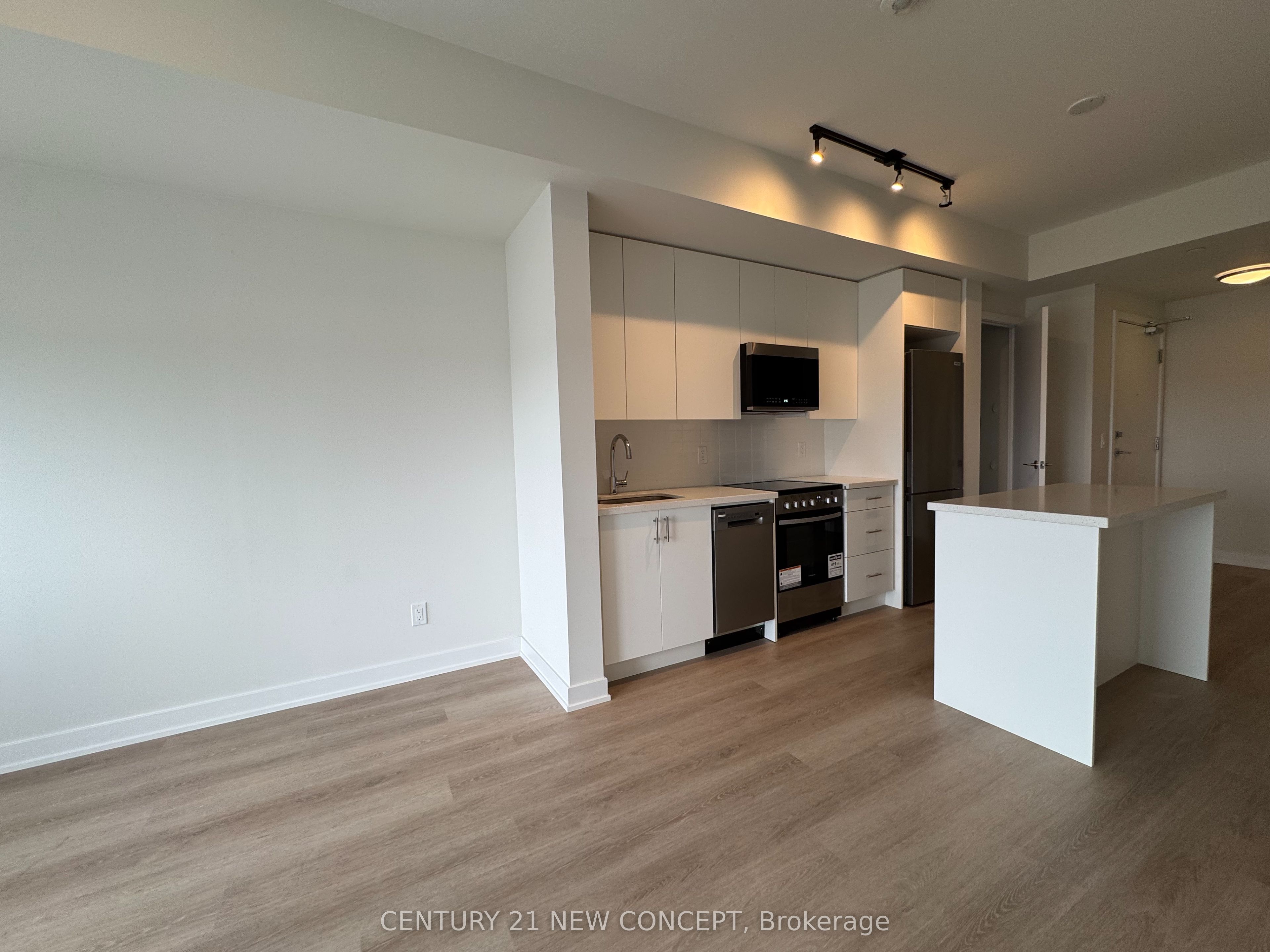 #707 - 15 Ellerslie Avenue Property Photo 8