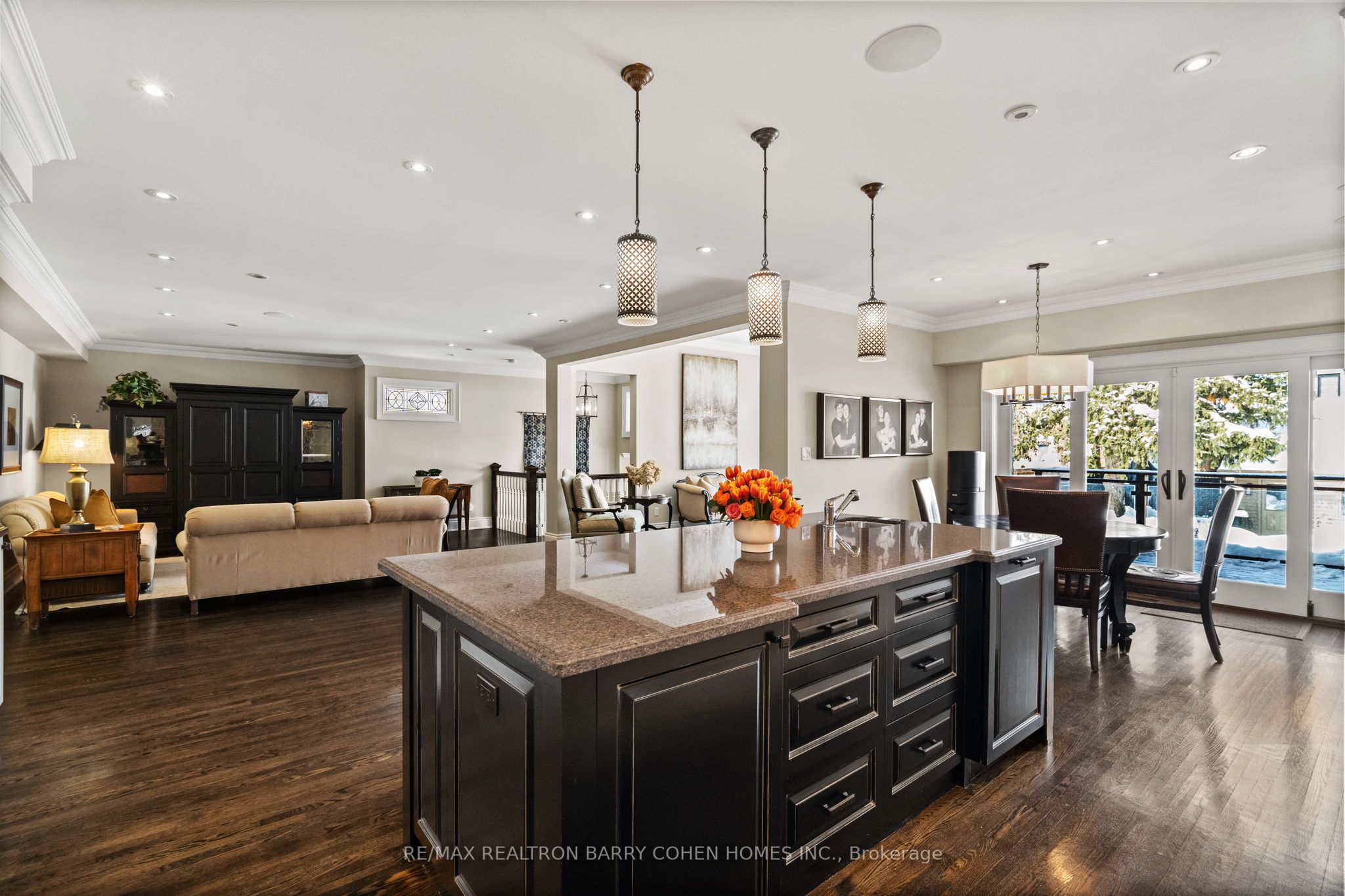 72 Teddington Park Avenue Property Photo 11