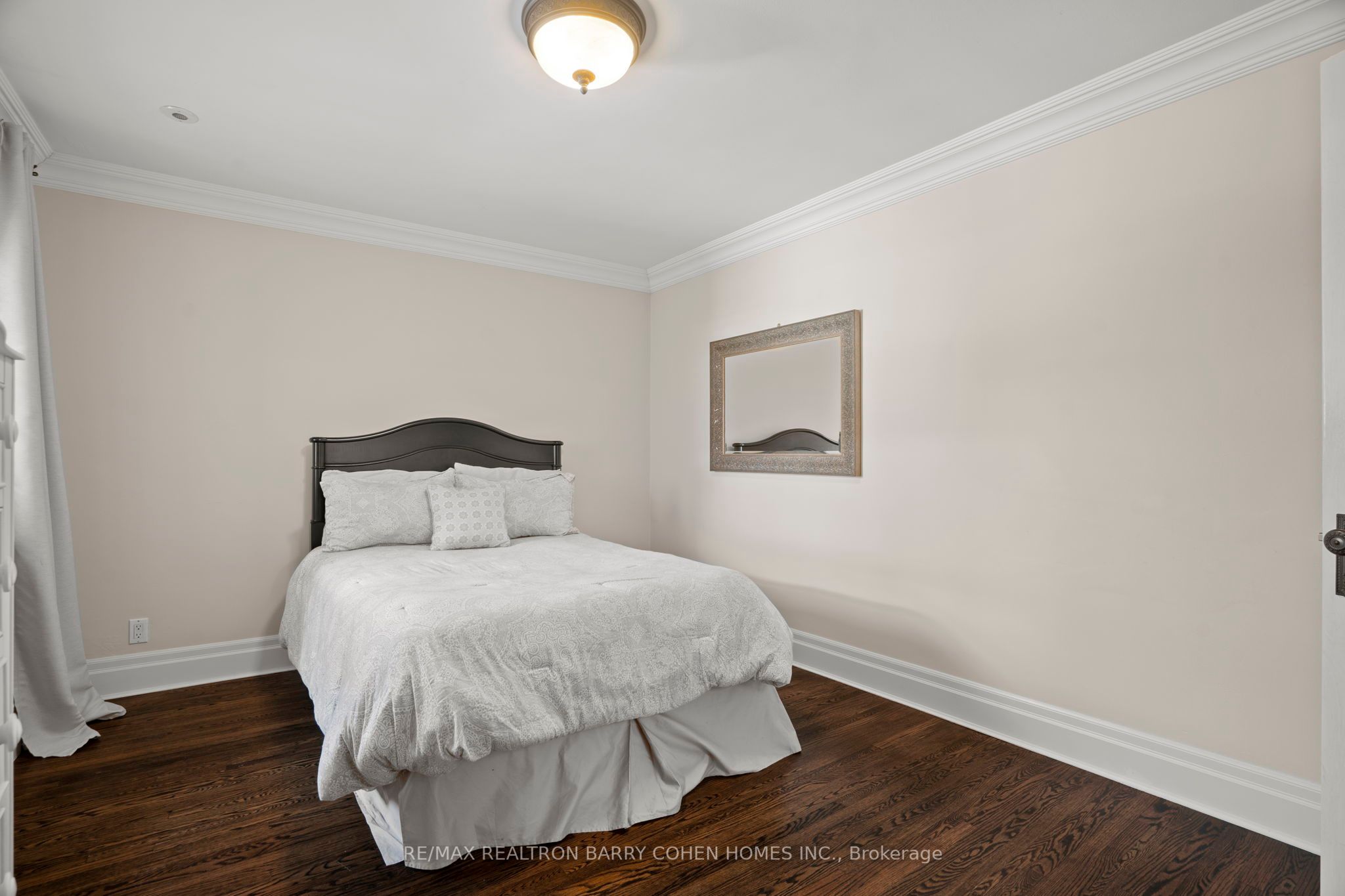 72 Teddington Park Avenue Property Photo 25
