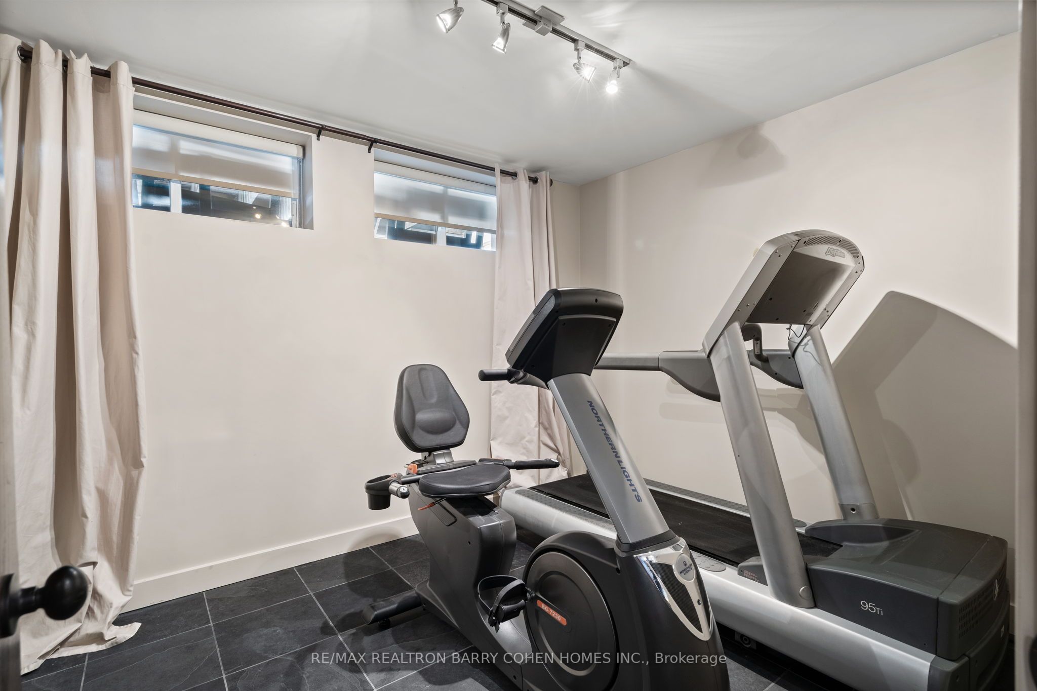 72 Teddington Park Avenue Property Photo 34