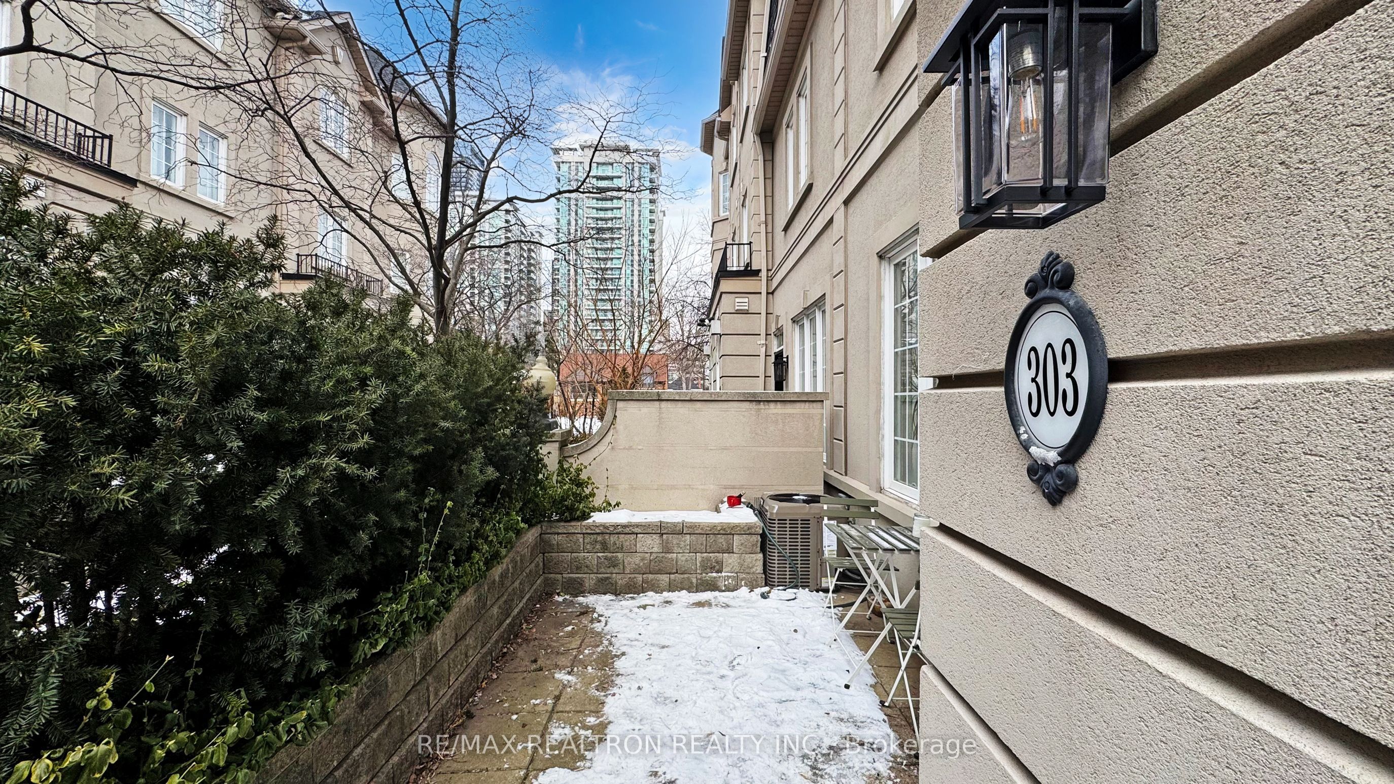 #303 - 11 Everson Drive Property Photo 1