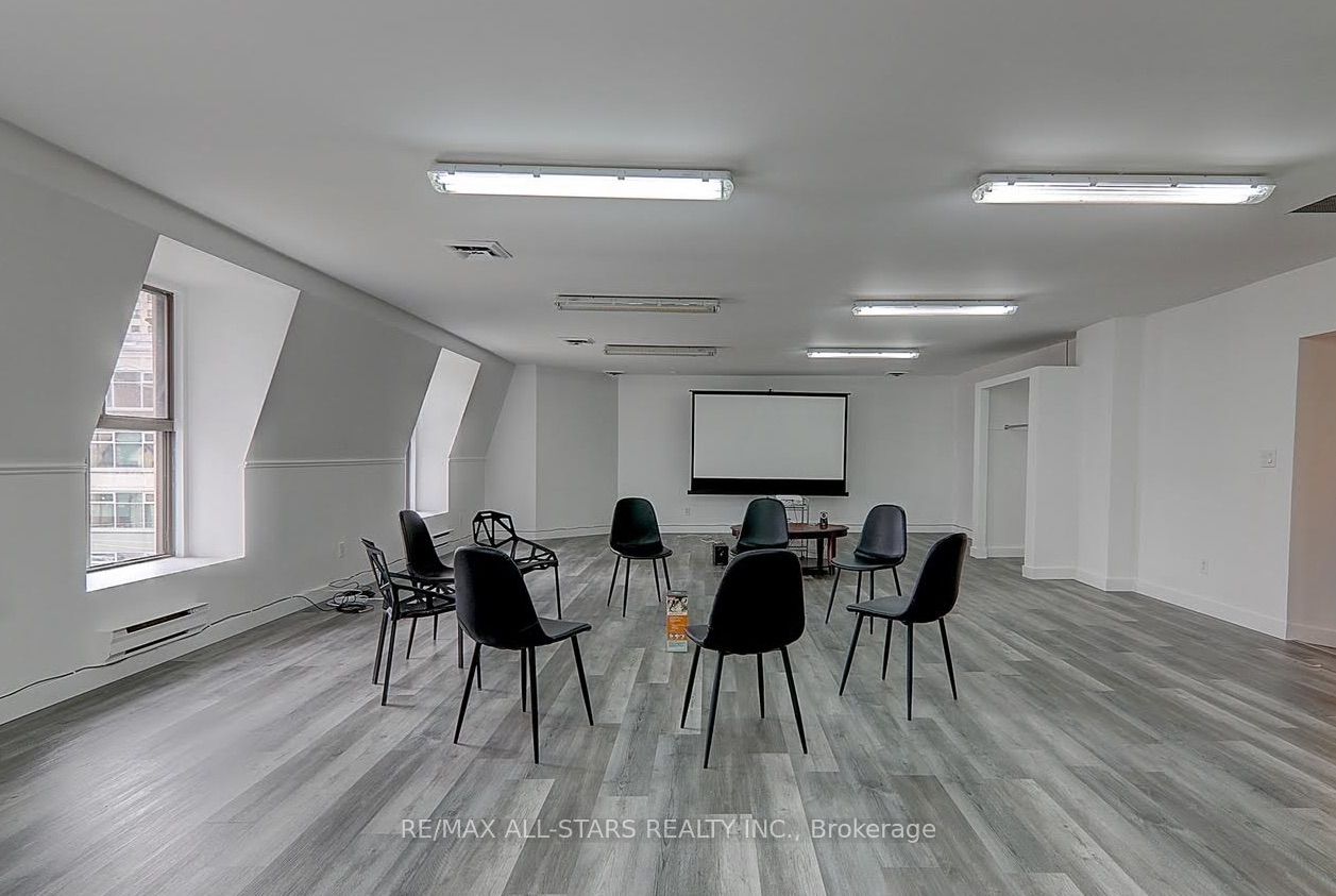 #305 - 66 Gerrard Street Property Photo 4
