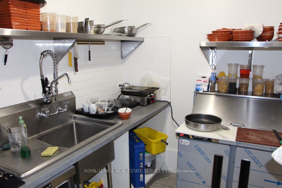 966 College Street Property Photo 7