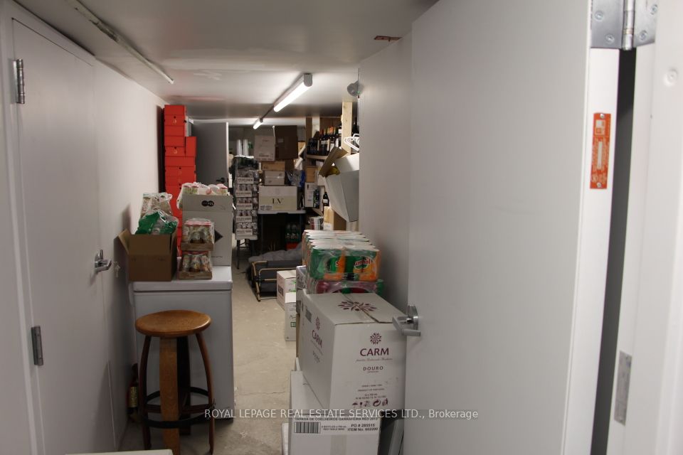 966 College Street Property Photo 8