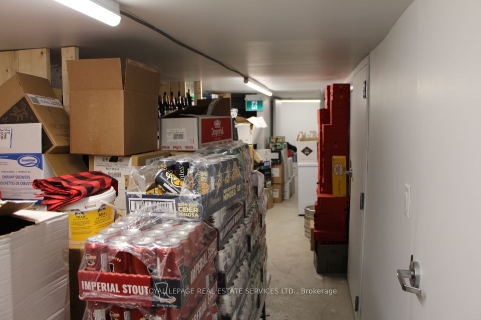 966 College Street Property Photo 9
