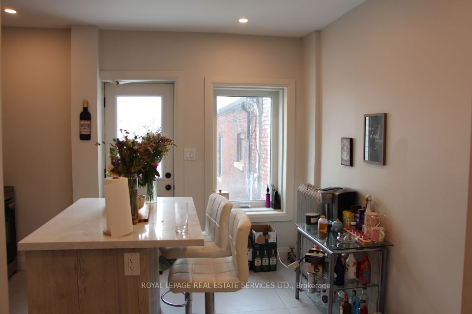 966 College Street Property Photo 10