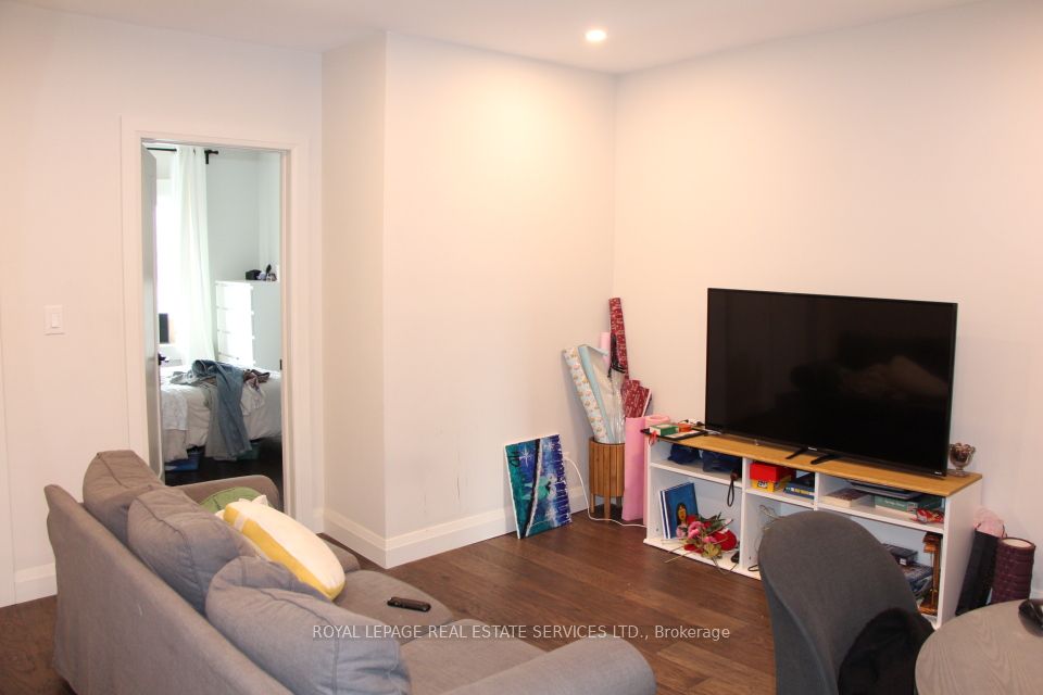 966 College Street Property Photo 15