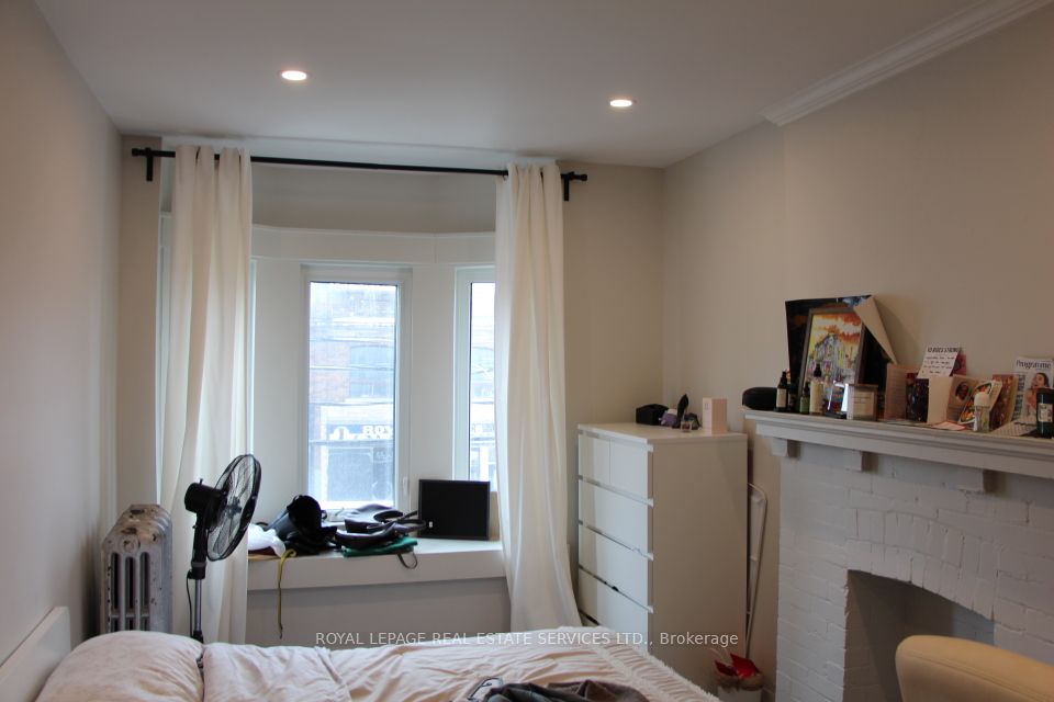 966 College Street Property Photo 17