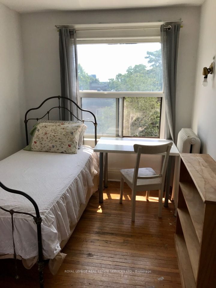 966 College Street Property Photo 18