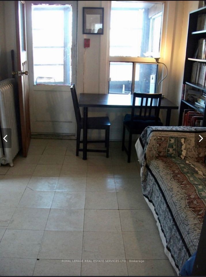 966 College Street Property Photo 21
