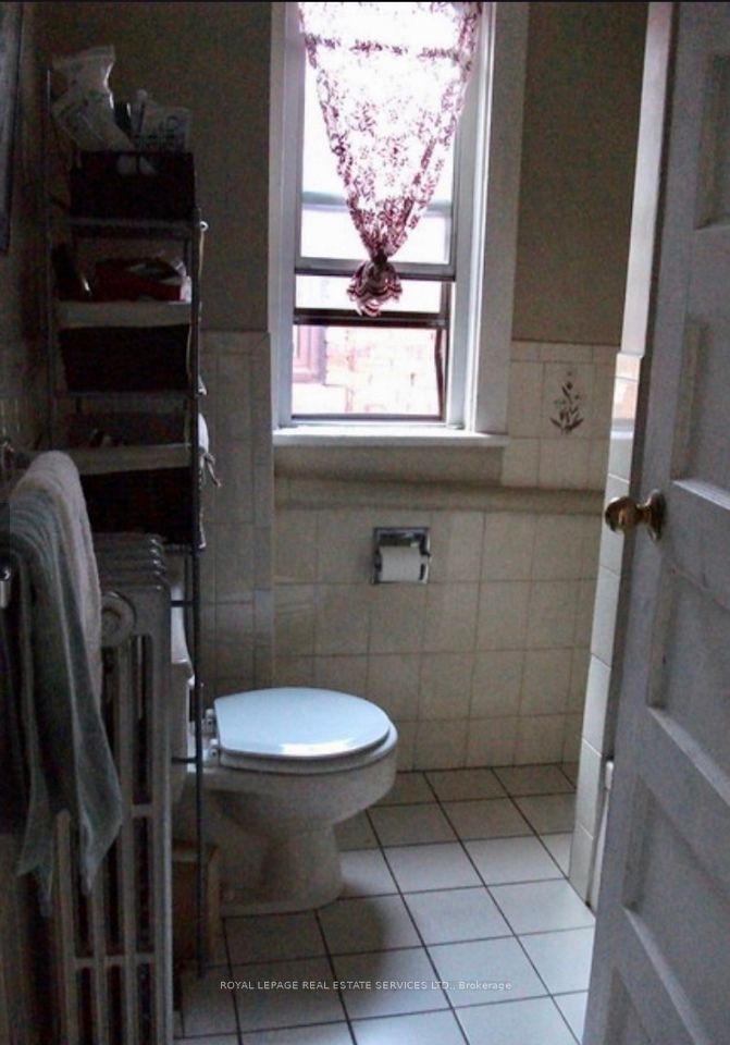 966 College Street Property Photo 24