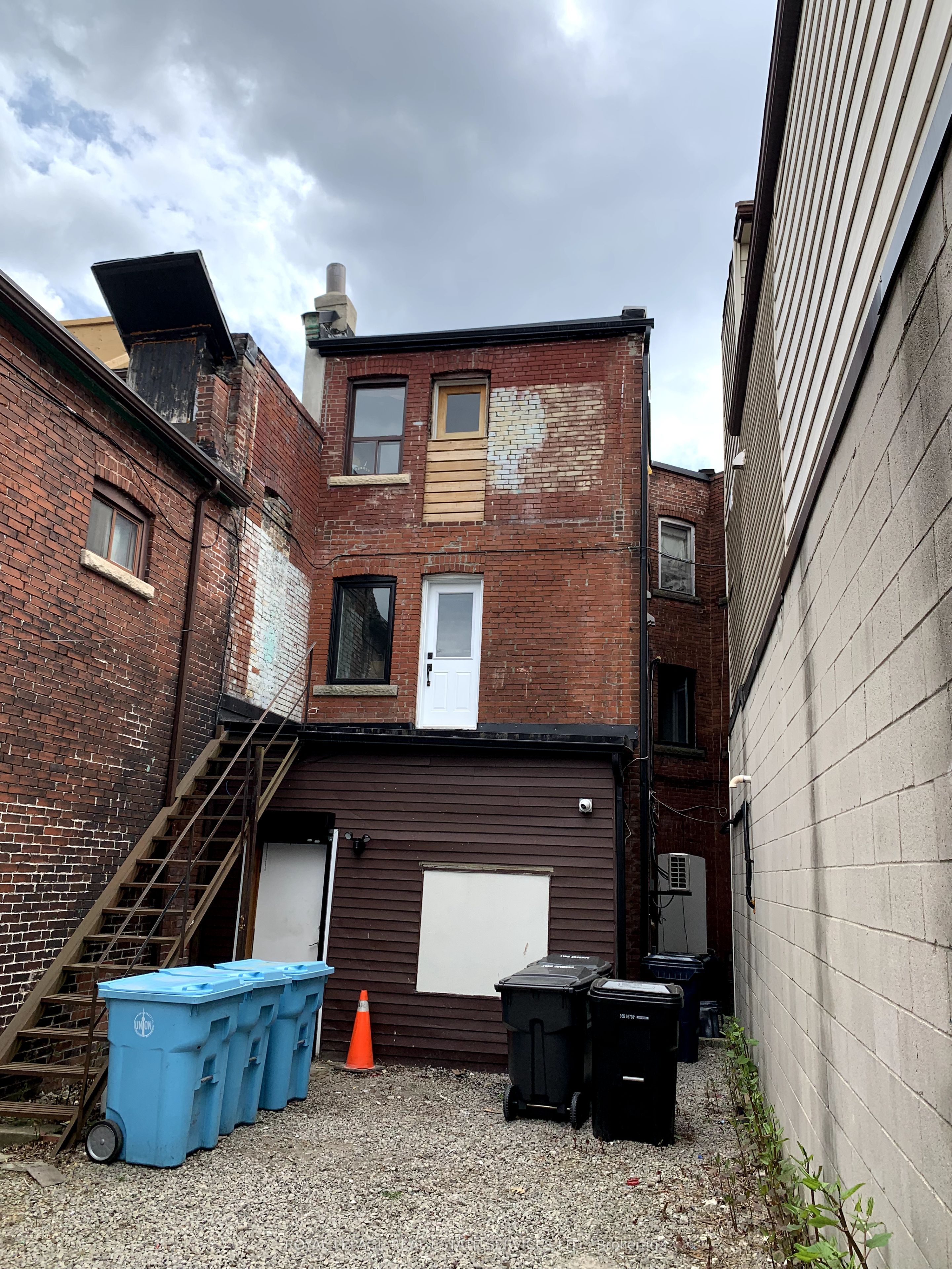 966 College Street Property Photo 30