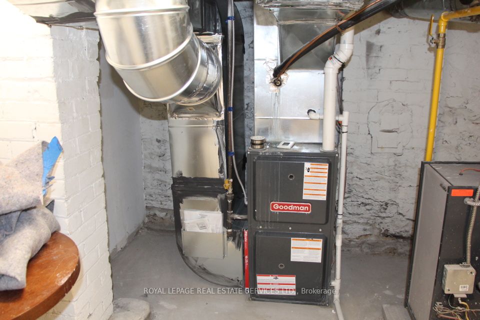966 College Street Property Photo 33