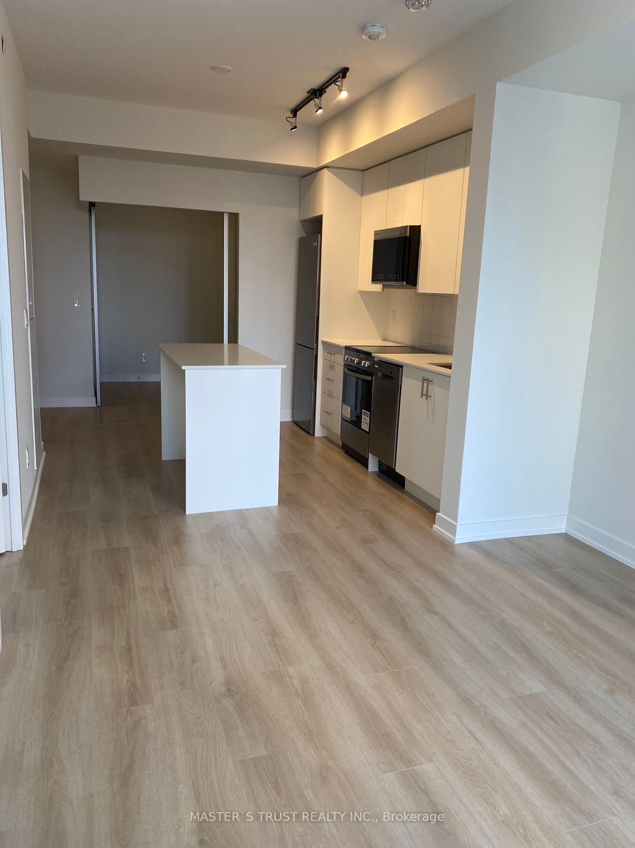 #701 - 15 Ellerslie Avenue Property Photo 6
