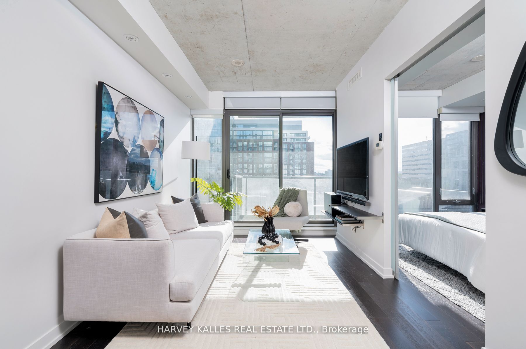 461 Adelaide Street W 827 Property Photo 1