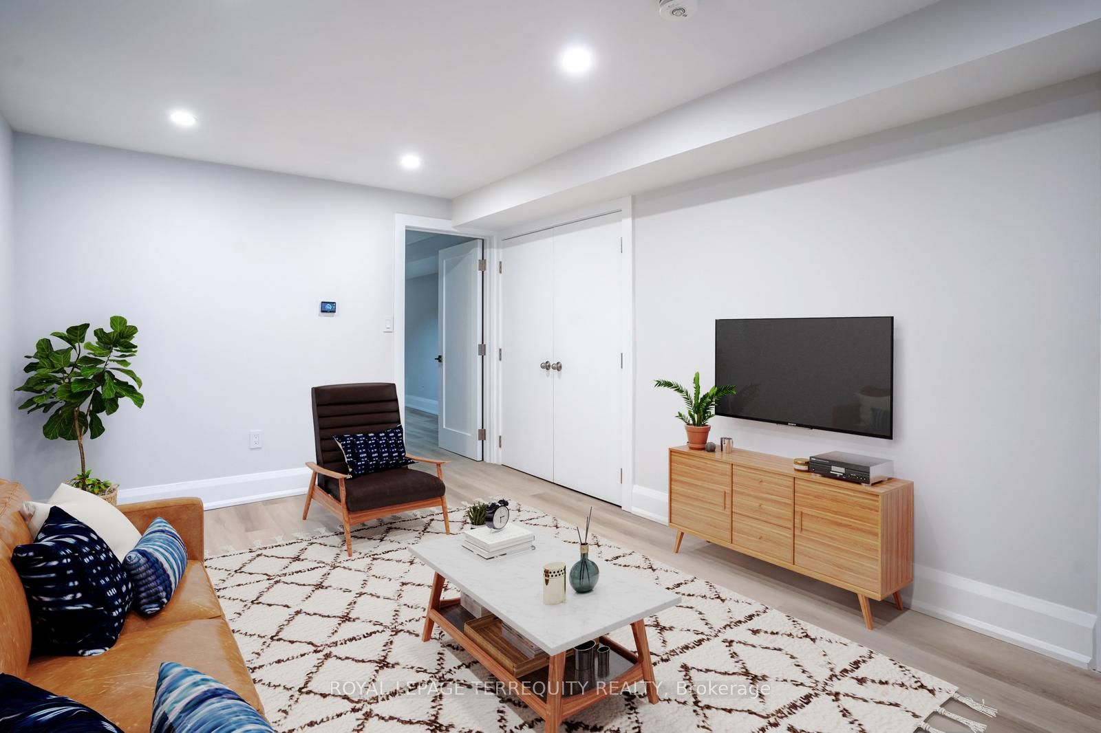 #lower Level - 208 Bellwoods Avenue Property Photo 3