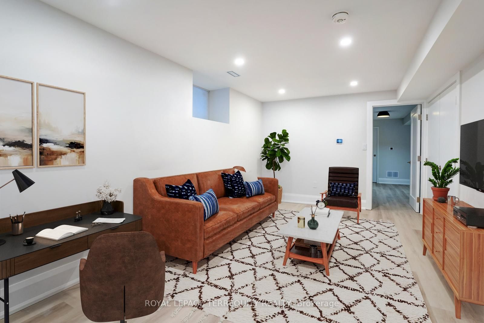#lower Level - 208 Bellwoods Avenue Property Photo 4
