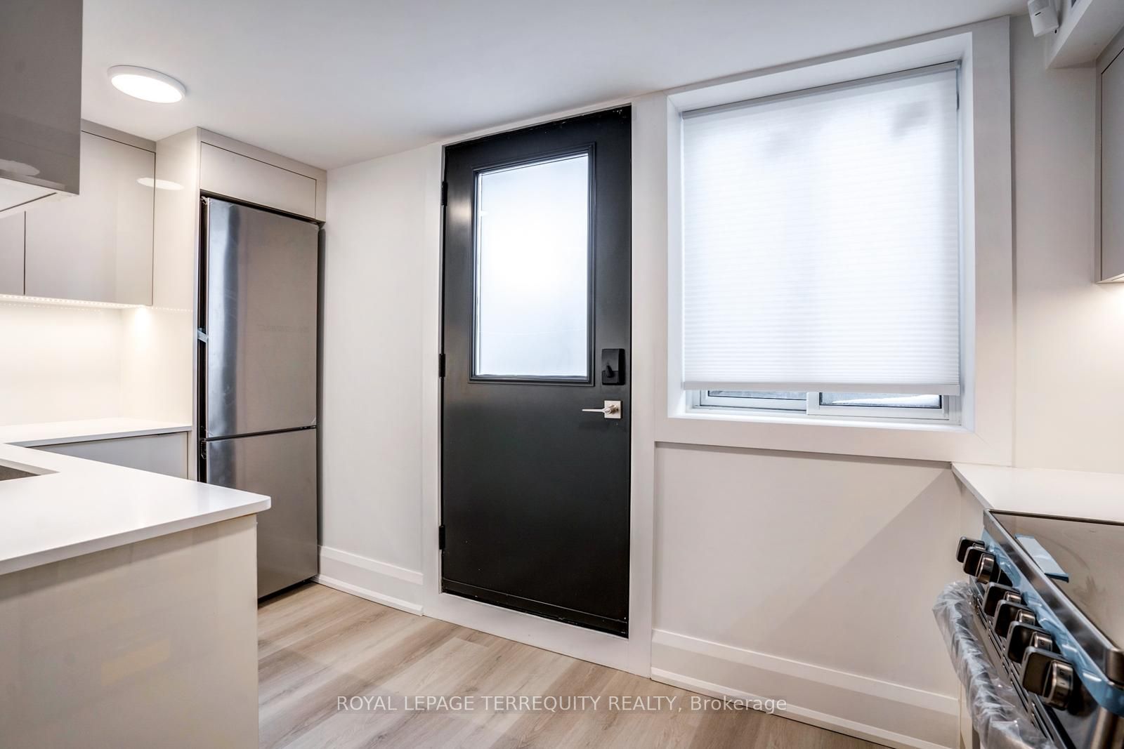 #lower Level - 208 Bellwoods Avenue Property Photo 6