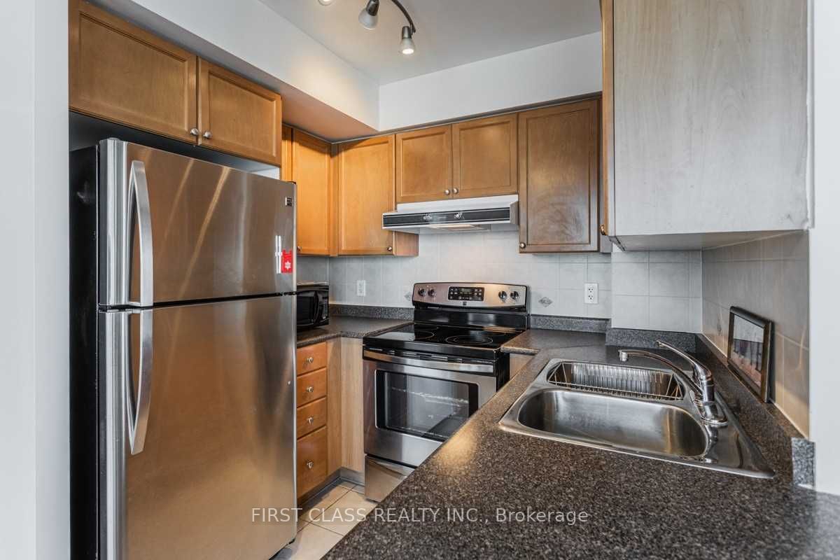 #1707 - 17 Barberry Place Property Photo 9