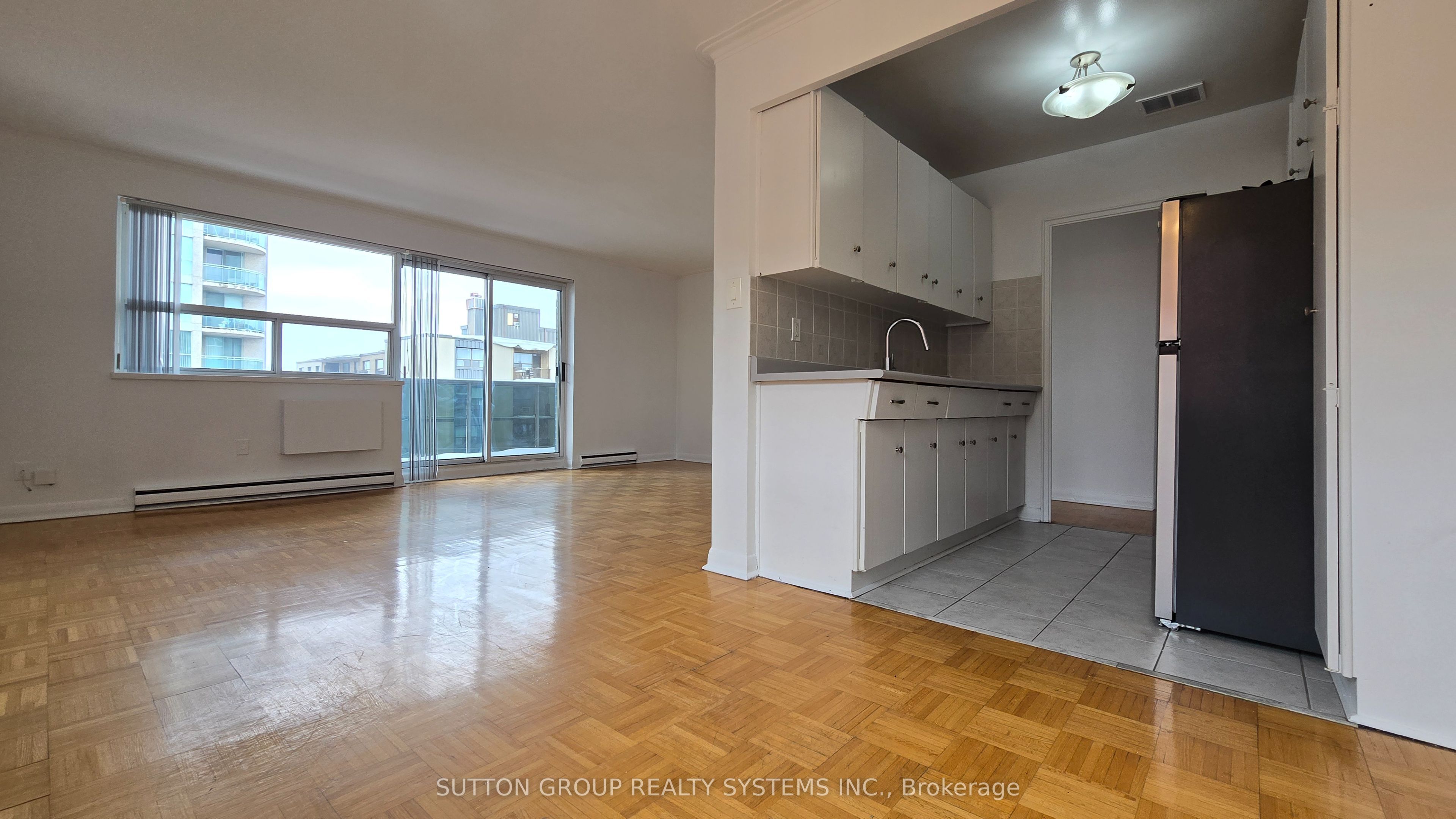 #507 - 365 Eglinton Avenue Property Photo 10