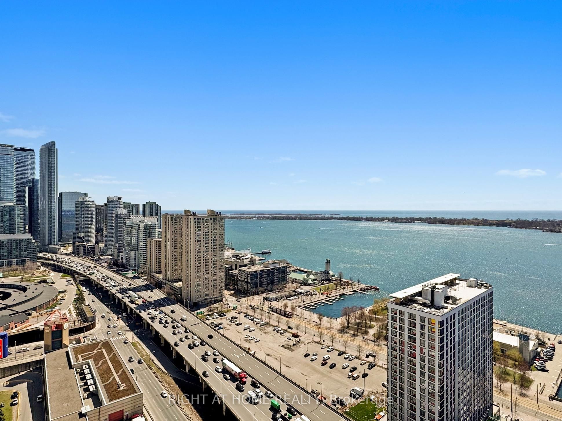 #3611 - 5 Mariner Terrace Property Photo 2