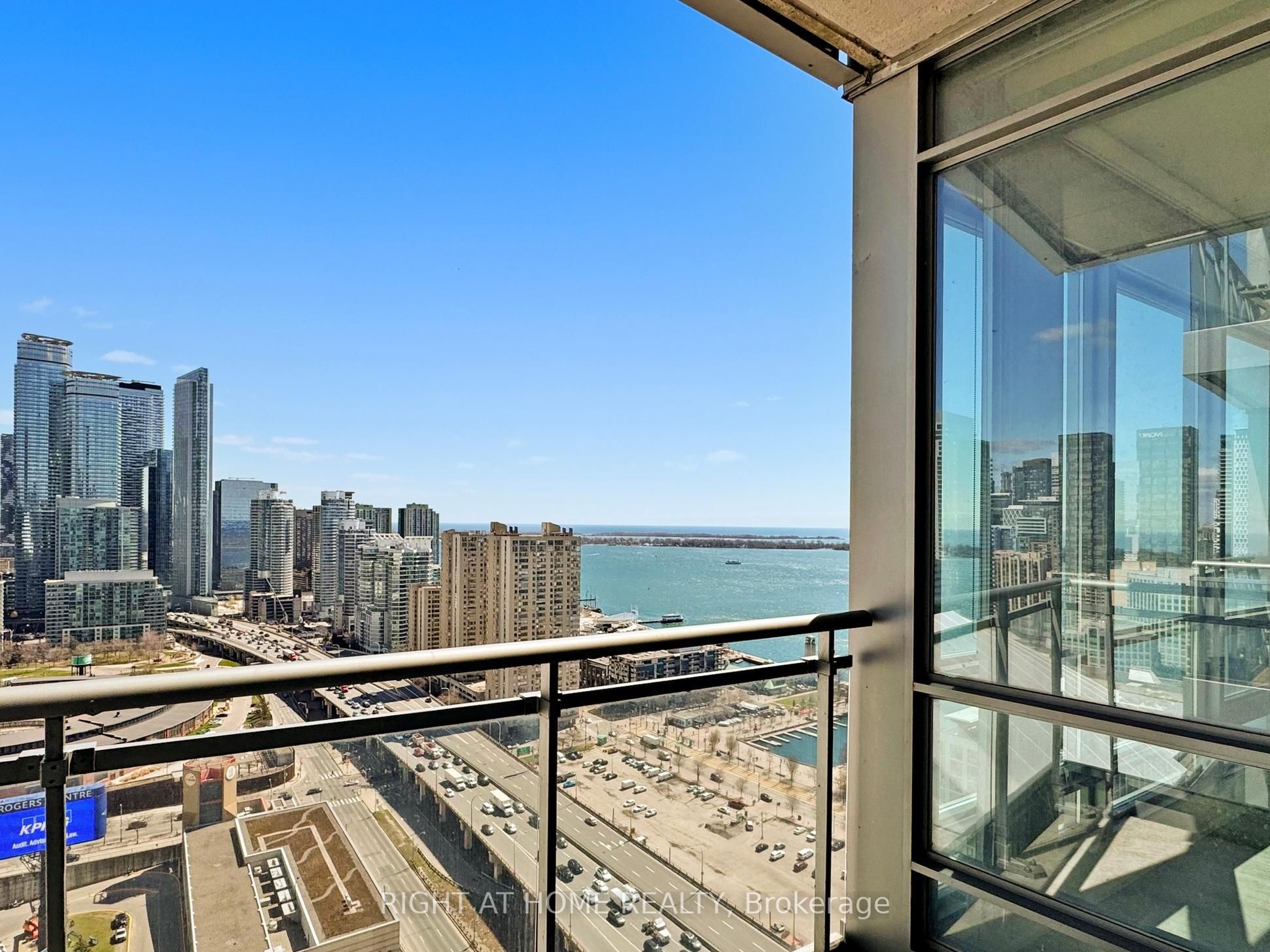 #3611 - 5 Mariner Terrace Property Photo 3