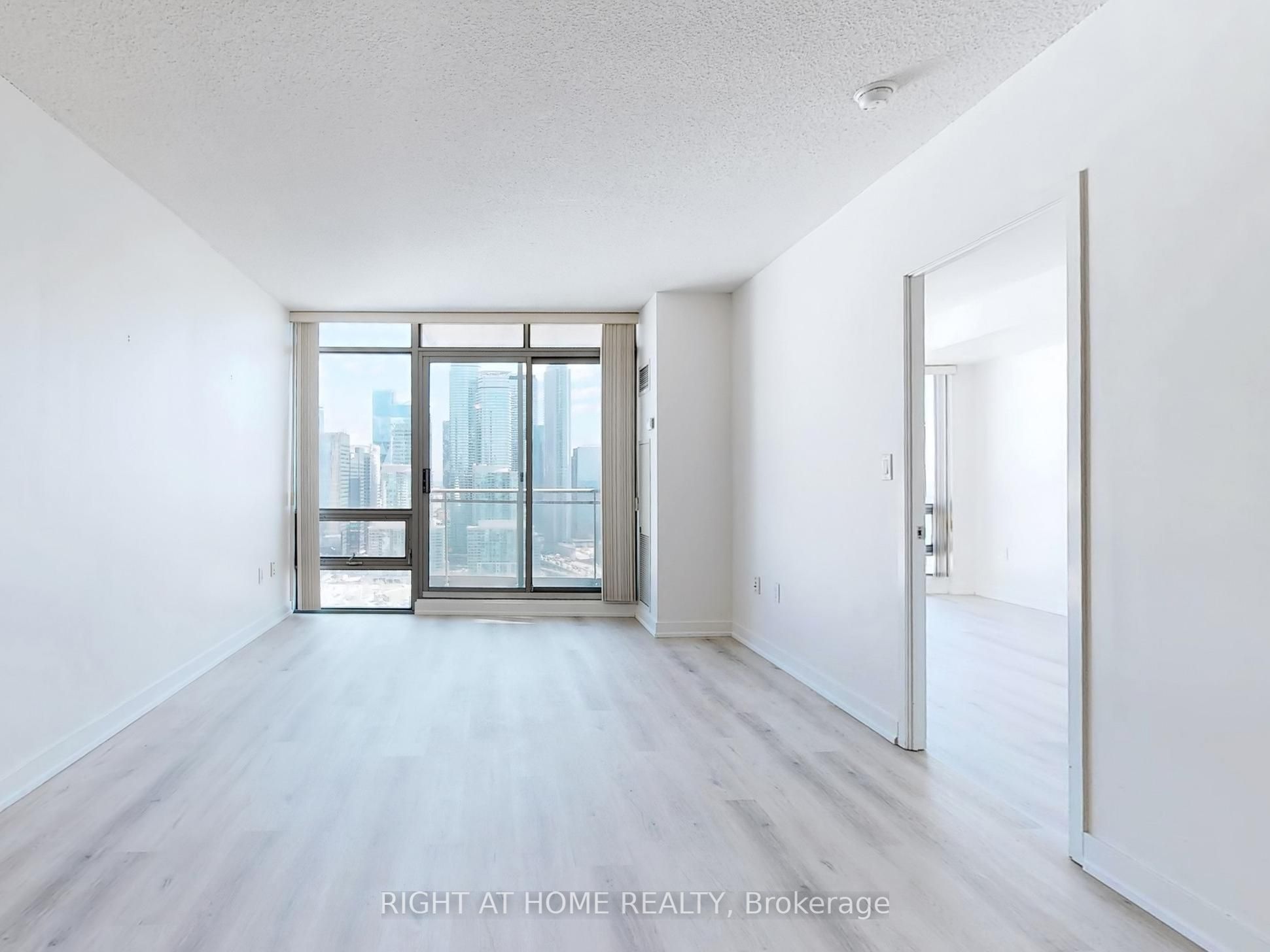 #3611 - 5 Mariner Terrace Property Photo 6