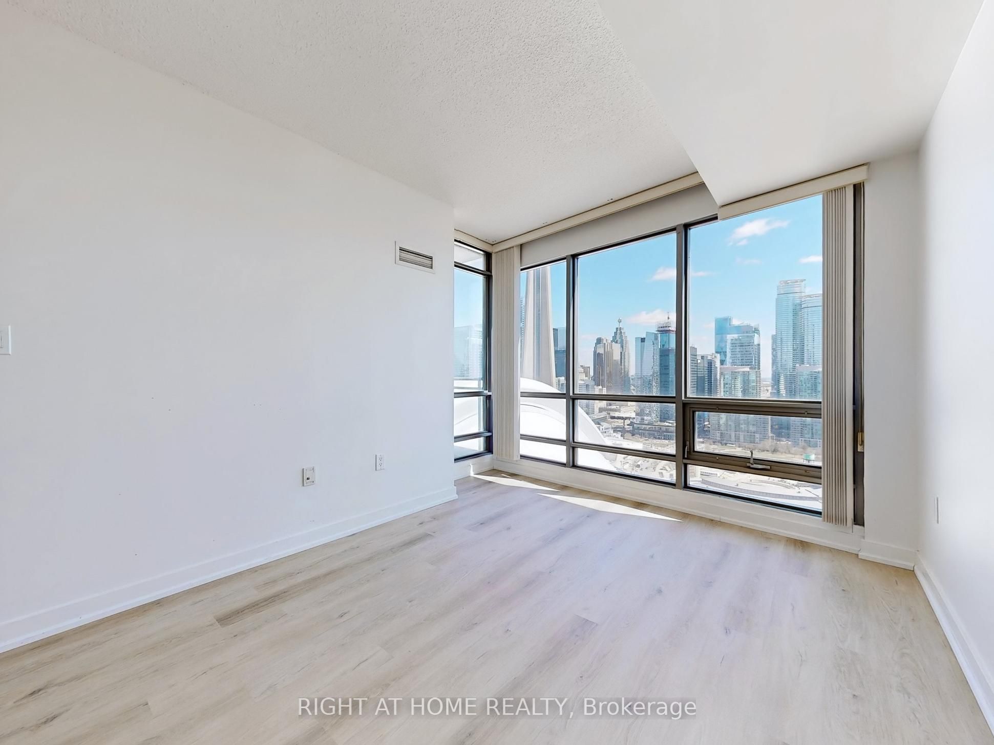 #3611 - 5 Mariner Terrace Property Photo 9