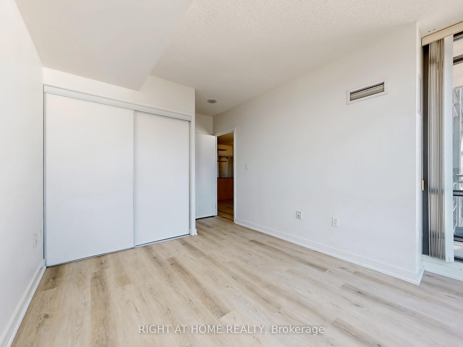 #3611 - 5 Mariner Terrace Property Photo 10