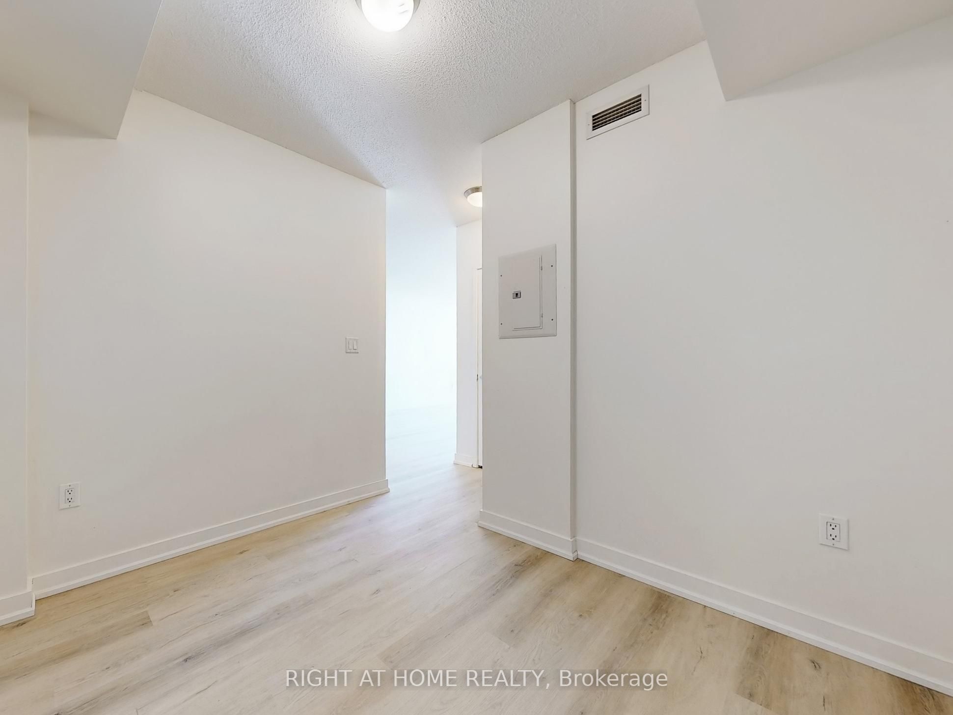 #3611 - 5 Mariner Terrace Property Photo 12
