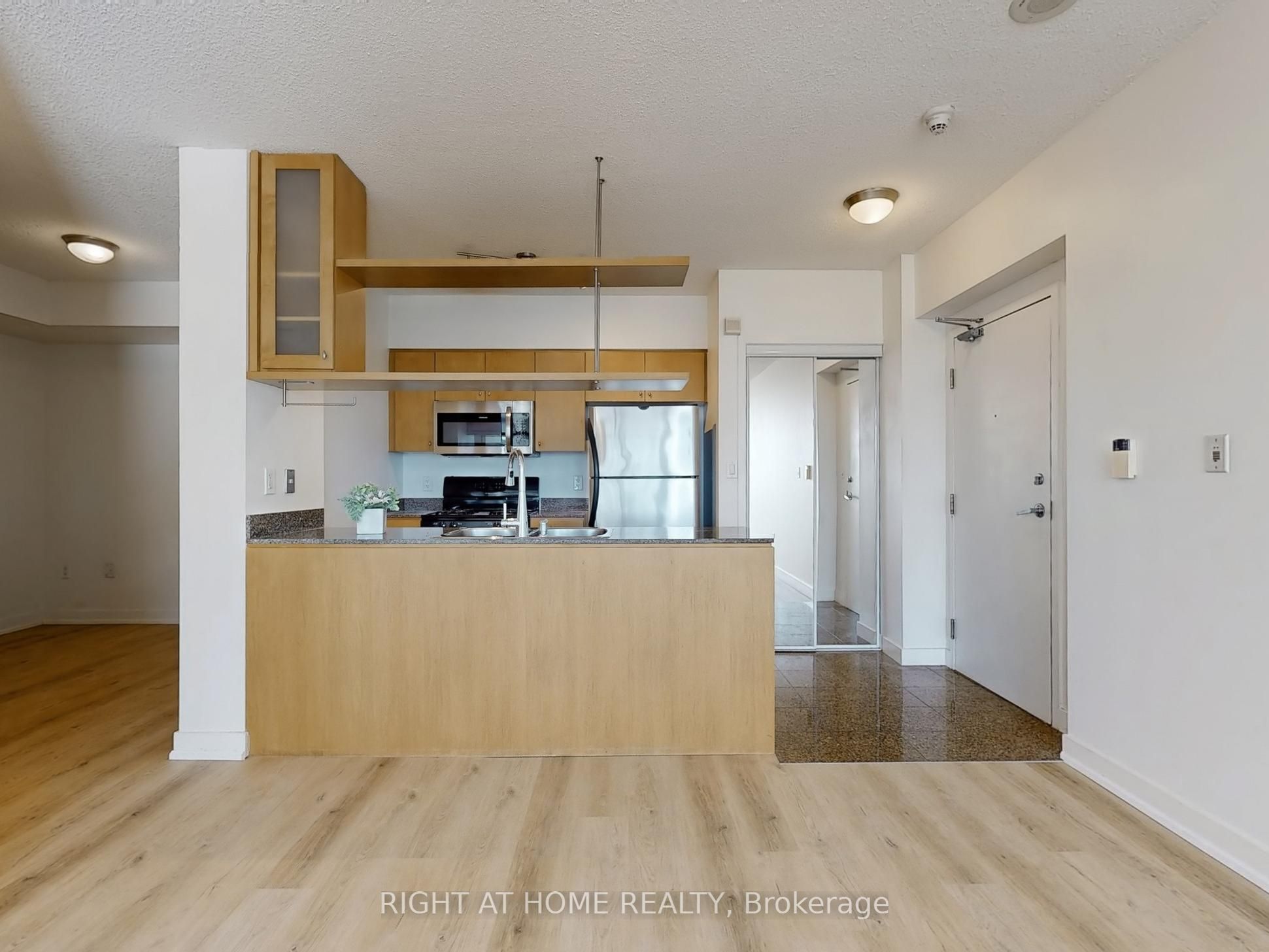 #3611 - 5 Mariner Terrace Property Photo 13