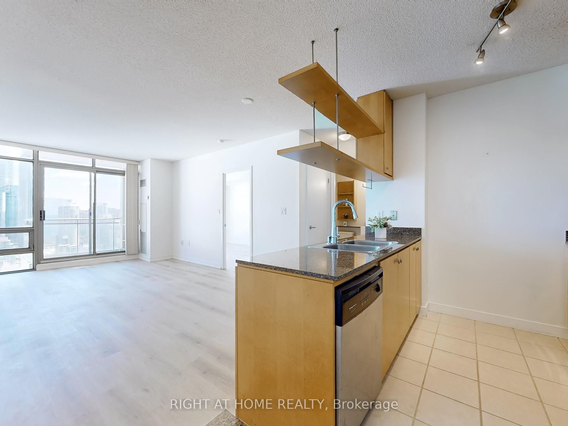 #3611 - 5 Mariner Terrace Property Photo 14