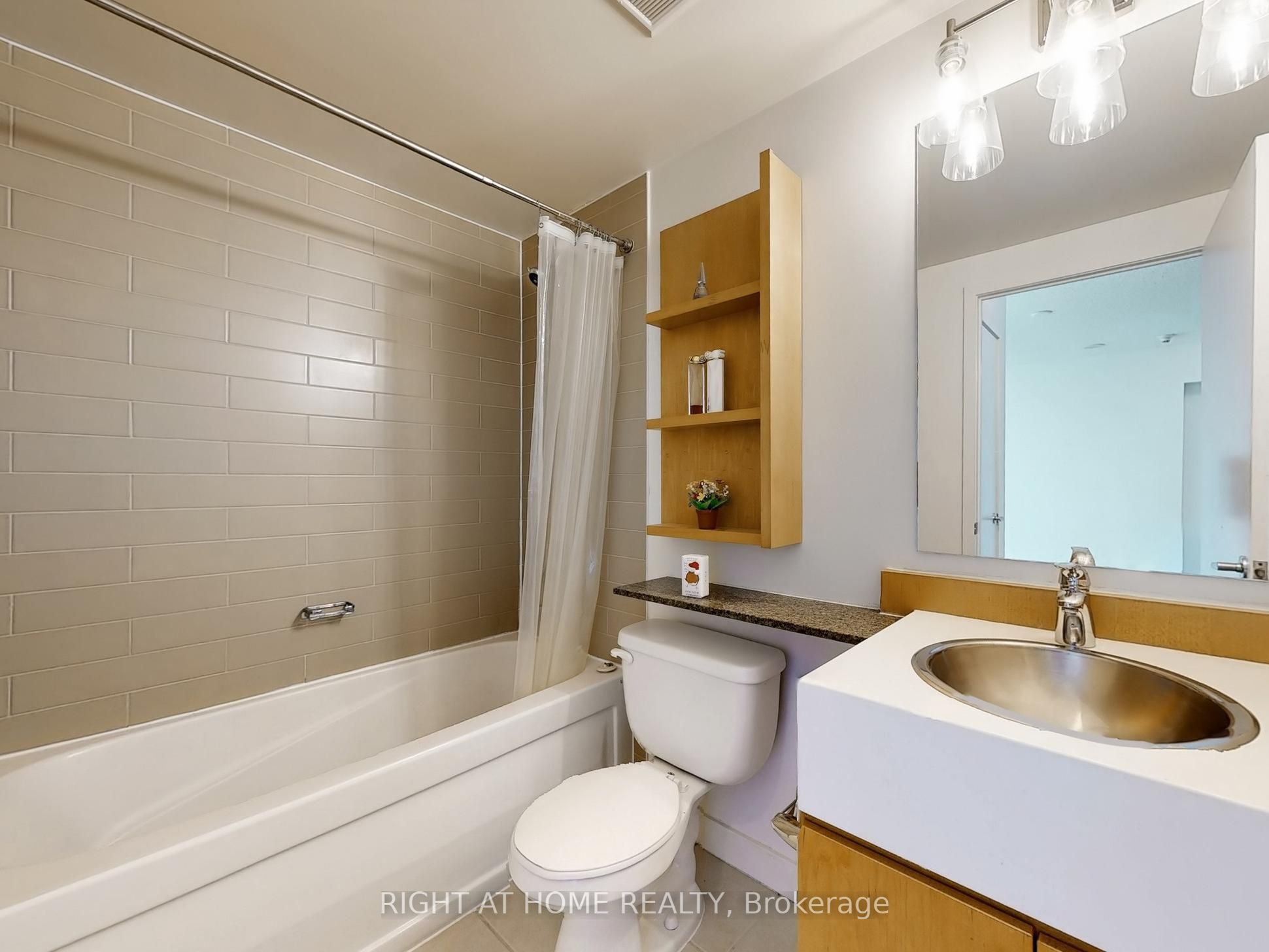#3611 - 5 Mariner Terrace Property Photo 19