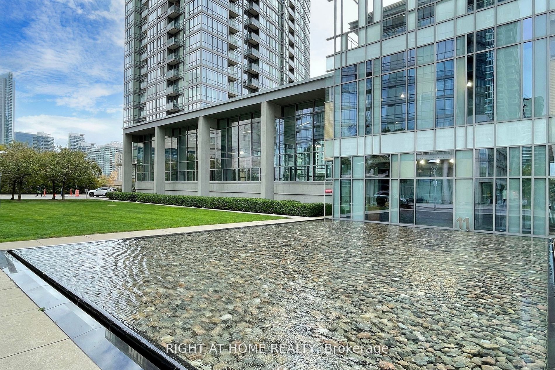 #3611 - 5 Mariner Terrace Property Photo 25