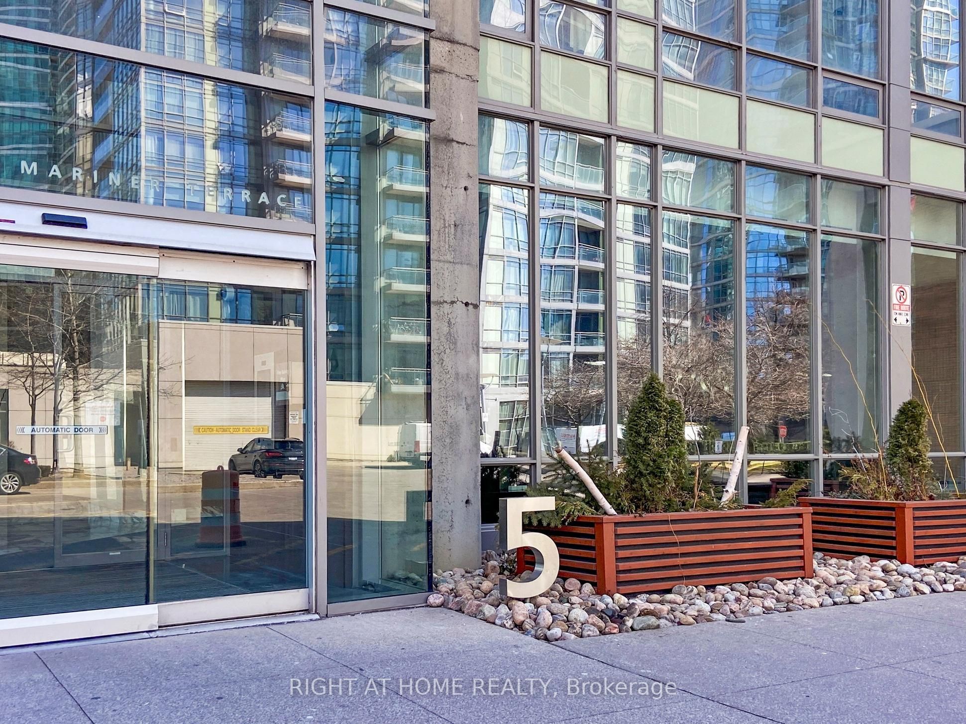 #3611 - 5 Mariner Terrace Property Photo 27
