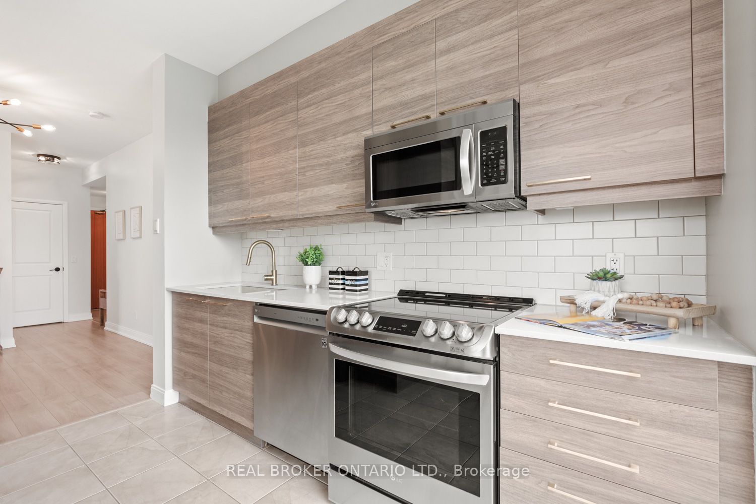 #1206 - 88 Broadway Avenue Property Photo 11