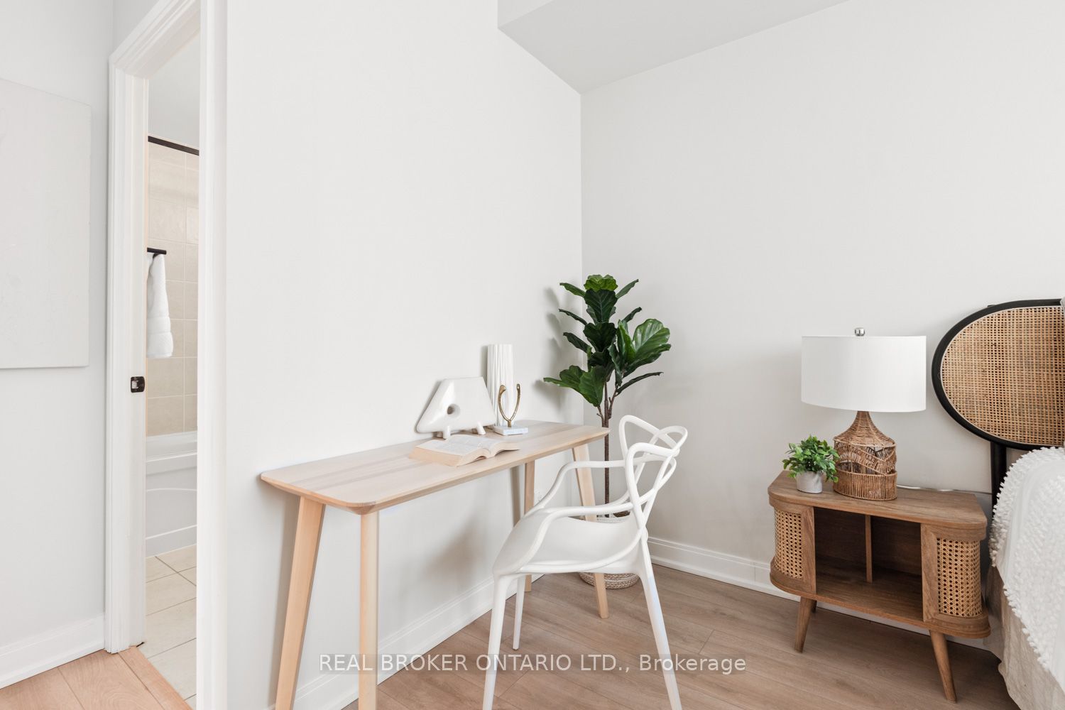#1206 - 88 Broadway Avenue Property Photo 18
