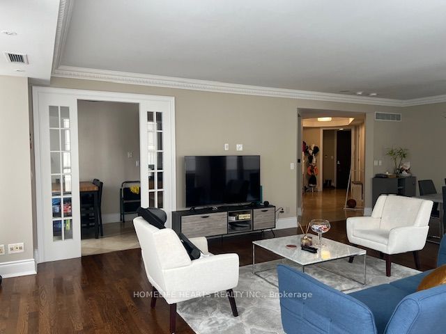#902 - 10 Bellair Street Property Photo 4
