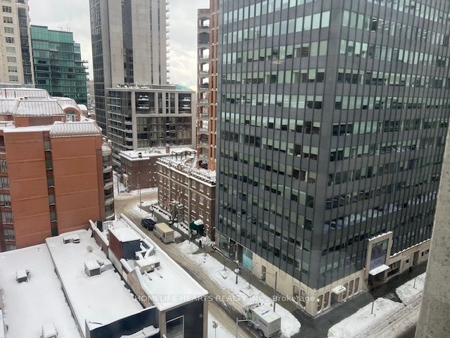 #902 - 10 Bellair Street Property Photo 6