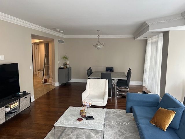 #902 - 10 Bellair Street Property Photo 7